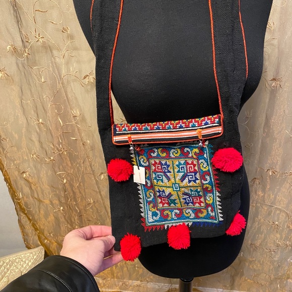 NWT Pom Pom & Bells Embroidered Boho Shoulder Bag - Picture 6 of 8